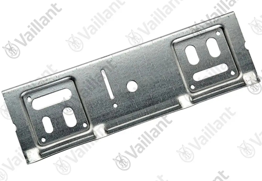 Metallische Halterung von Vaillant mit mehreren Aussparungen. Die Struktur ist flach und rechteckig geformt, geeignet zur Befestigung.